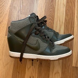 Gently used Nike platform sneakers (6.5)